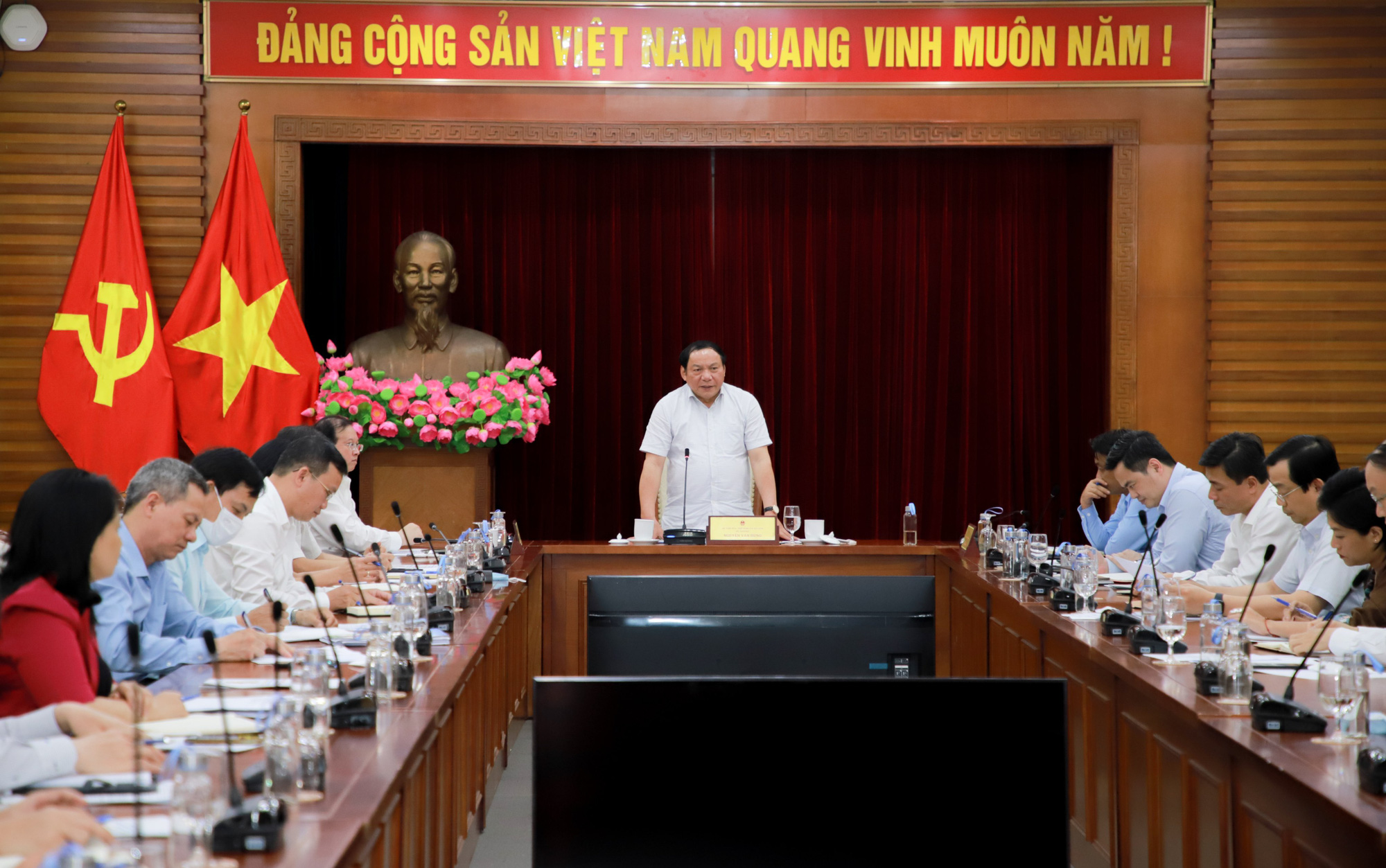 Bộ trưởng Nguyễn Văn Hùng: Không cho phép bất kỳ một đơn vị, cá nhân nào thuộc Bộ VHTTDL "đứng ngoài cuộc" trong việc tổ chức SEA Games 31 - Ảnh 2.