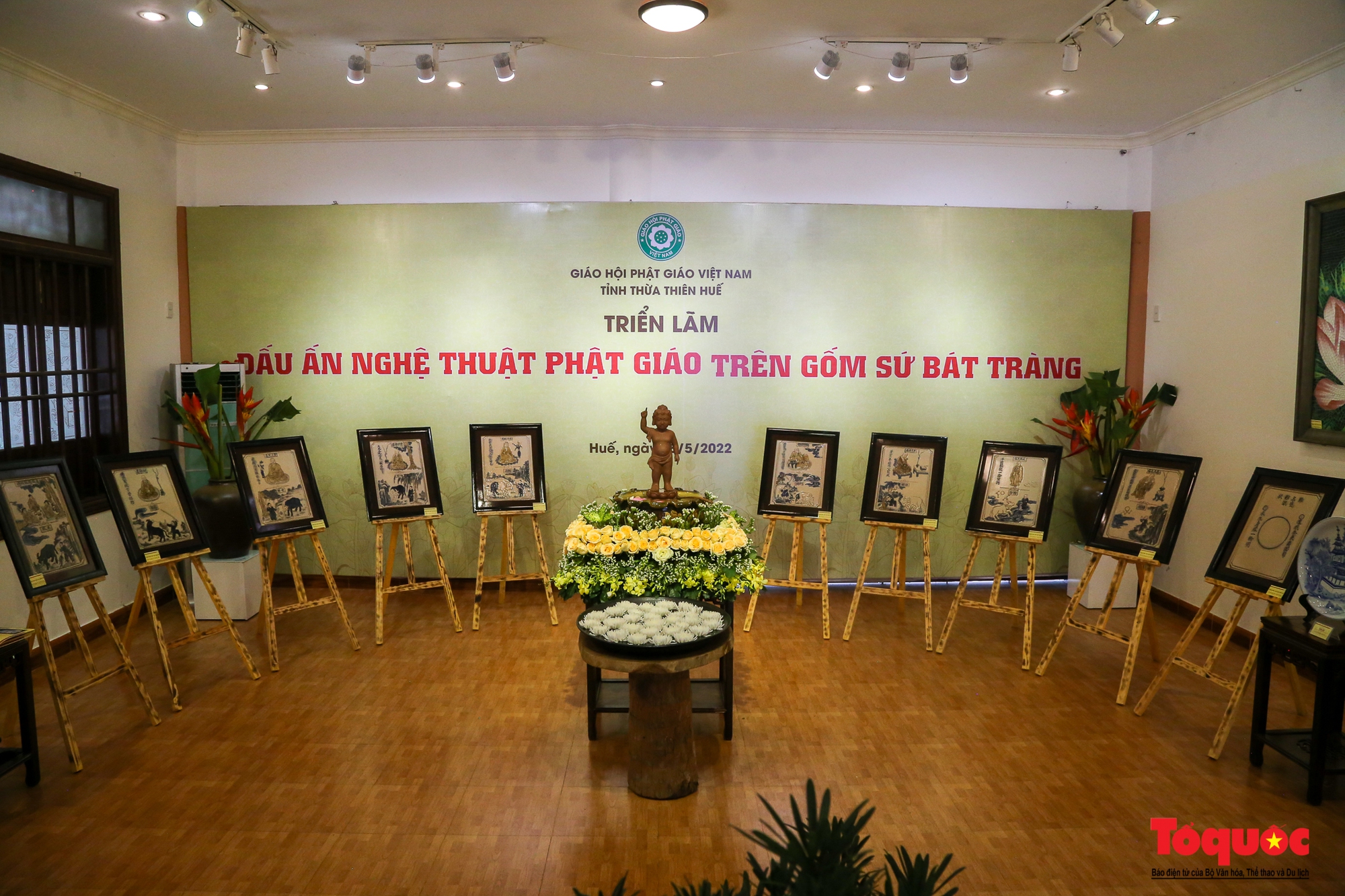 Chiêm ngưỡng dấu ấn nghệ thuật Phật giáo trên gốm sứ Bát Tràng - Ảnh 1.
