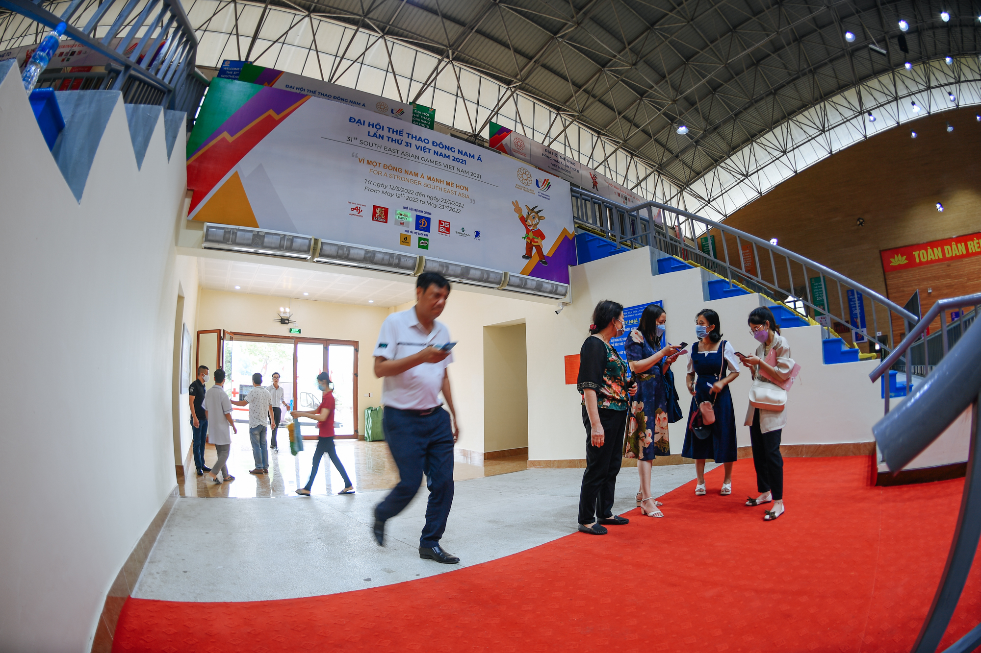 Toàn cảnh nhà thi đấu Thanh Trì, "thánh địa" dành cho người hâm mộ bóng rổ tại SEA Games 31 - Ảnh 1.