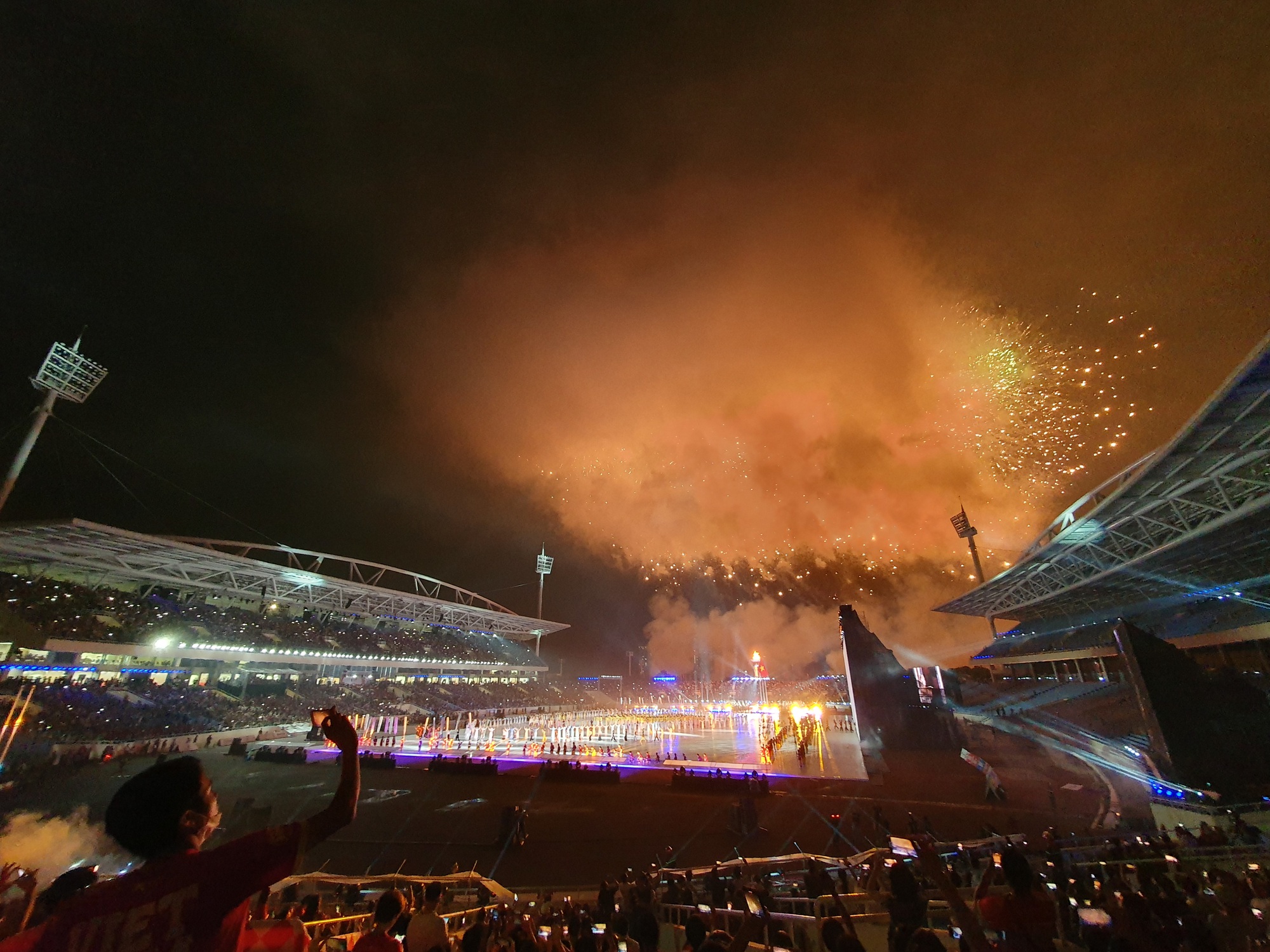 Những hình ảnh ấn tượng trong lễ Khai mạc SEA Games 31 - Vì một Đông Nam Á mạnh mẽ hơn  - Ảnh 14.