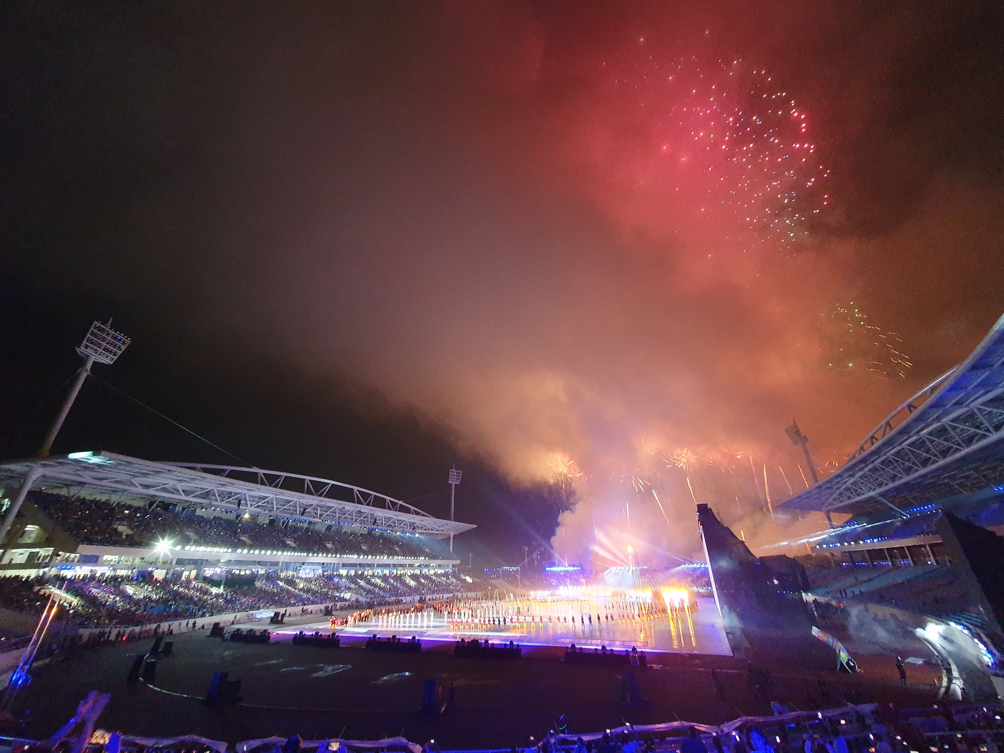 Những hình ảnh ấn tượng trong lễ Khai mạc SEA Games 31 - Vì một Đông Nam Á mạnh mẽ hơn  - Ảnh 15.