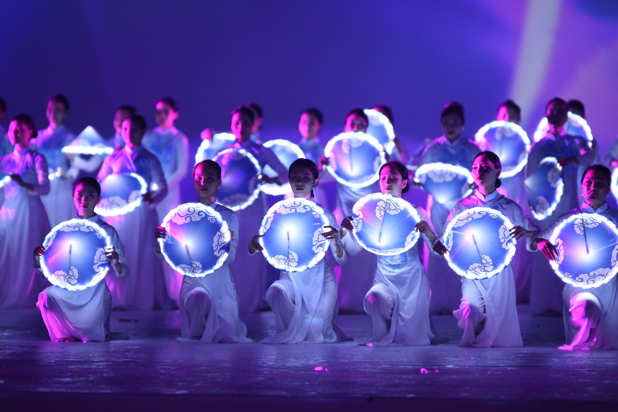 Những hình ảnh ấn tượng trong lễ Khai mạc SEA Games 31 - Vì một Đông Nam Á mạnh mẽ hơn  - Ảnh 5.