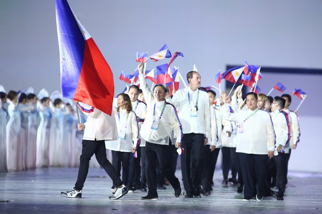 Những khoảnh khắc ấn tượng nhất lễ khai mạc SEA Games 31: Pháo hoa thắp sáng "chảo lửa" Mỹ Đình, những nụ cười tươi ánh lên niềm tự hào dân tộc đã lâu rồi mới thấy! - Ảnh 12.