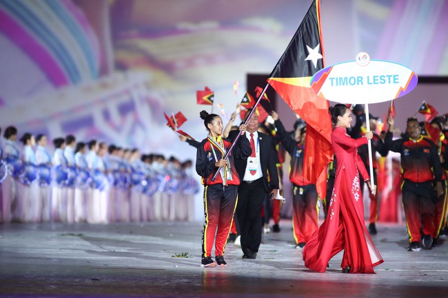 Những khoảnh khắc ấn tượng nhất lễ khai mạc SEA Games 31: Pháo hoa thắp sáng "chảo lửa" Mỹ Đình, những nụ cười tươi ánh lên niềm tự hào dân tộc đã lâu rồi mới thấy! - Ảnh 13.