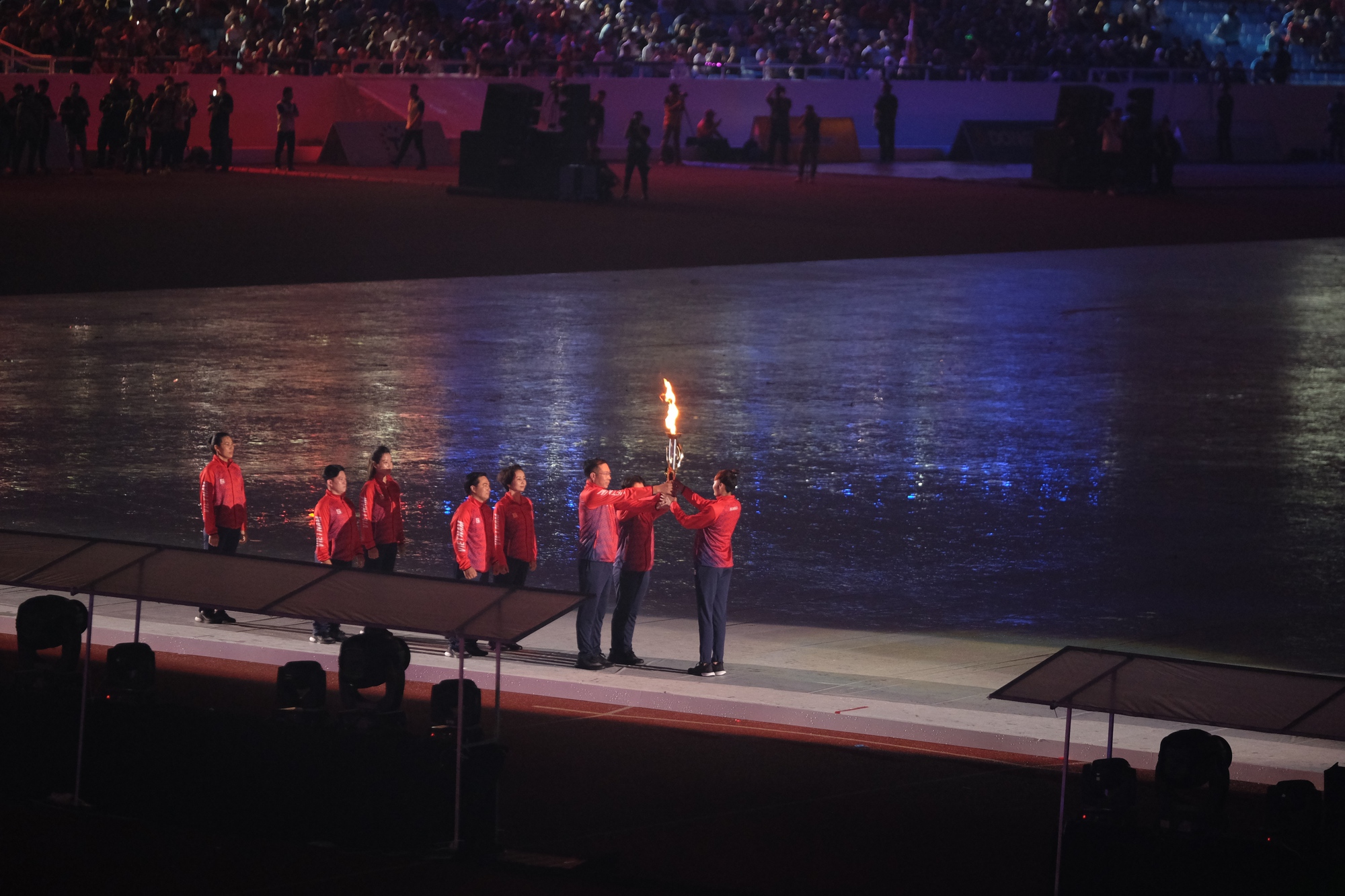 Những hình ảnh ấn tượng trong lễ Khai mạc SEA Games 31 - Vì một Đông Nam Á mạnh mẽ hơn  - Ảnh 12.