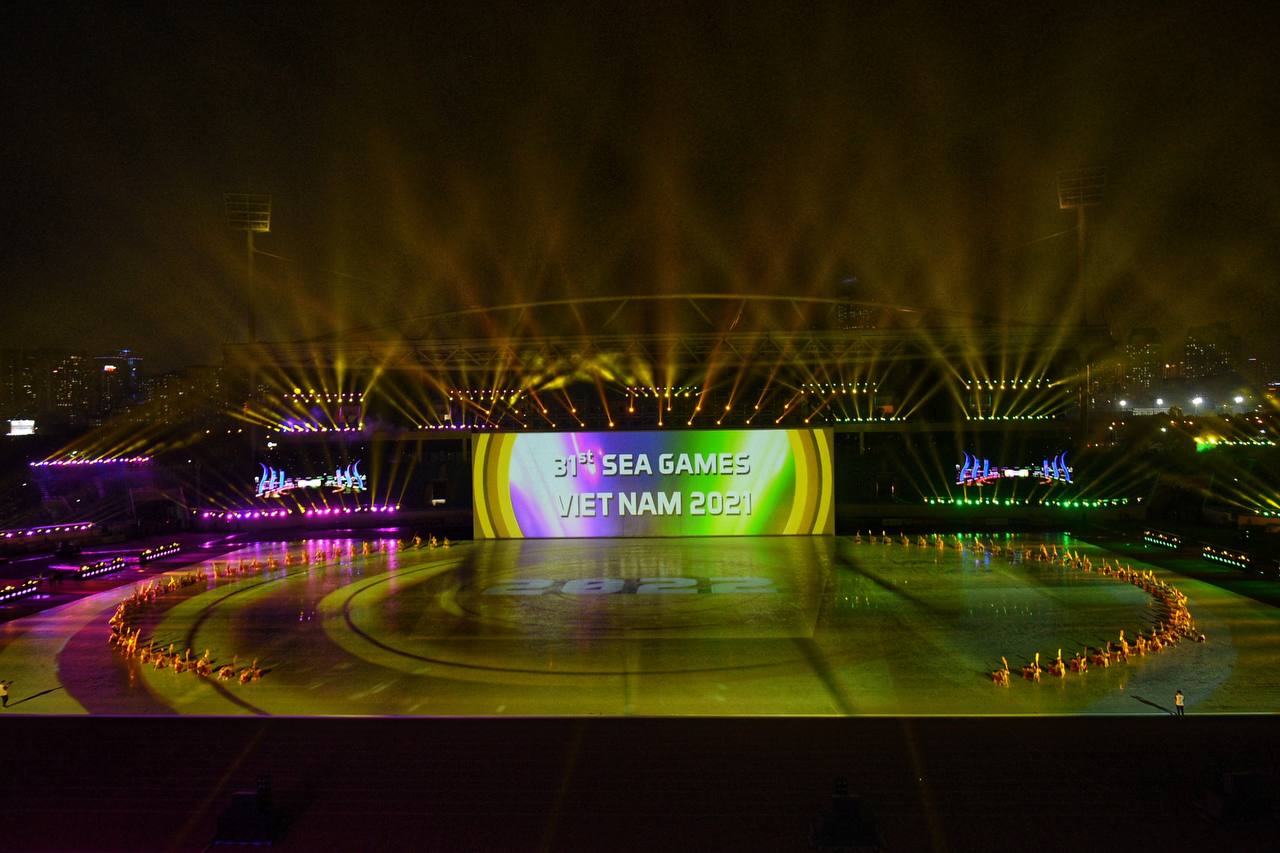 Những hình ảnh ấn tượng trong lễ Khai mạc SEA Games 31 - Vì một Đông Nam Á mạnh mẽ hơn  - Ảnh 1.