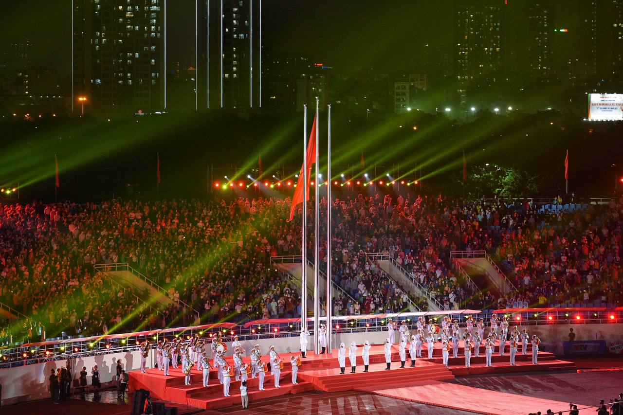 Những hình ảnh ấn tượng trong lễ Khai mạc SEA Games 31 - Vì một Đông Nam Á mạnh mẽ hơn  - Ảnh 2.