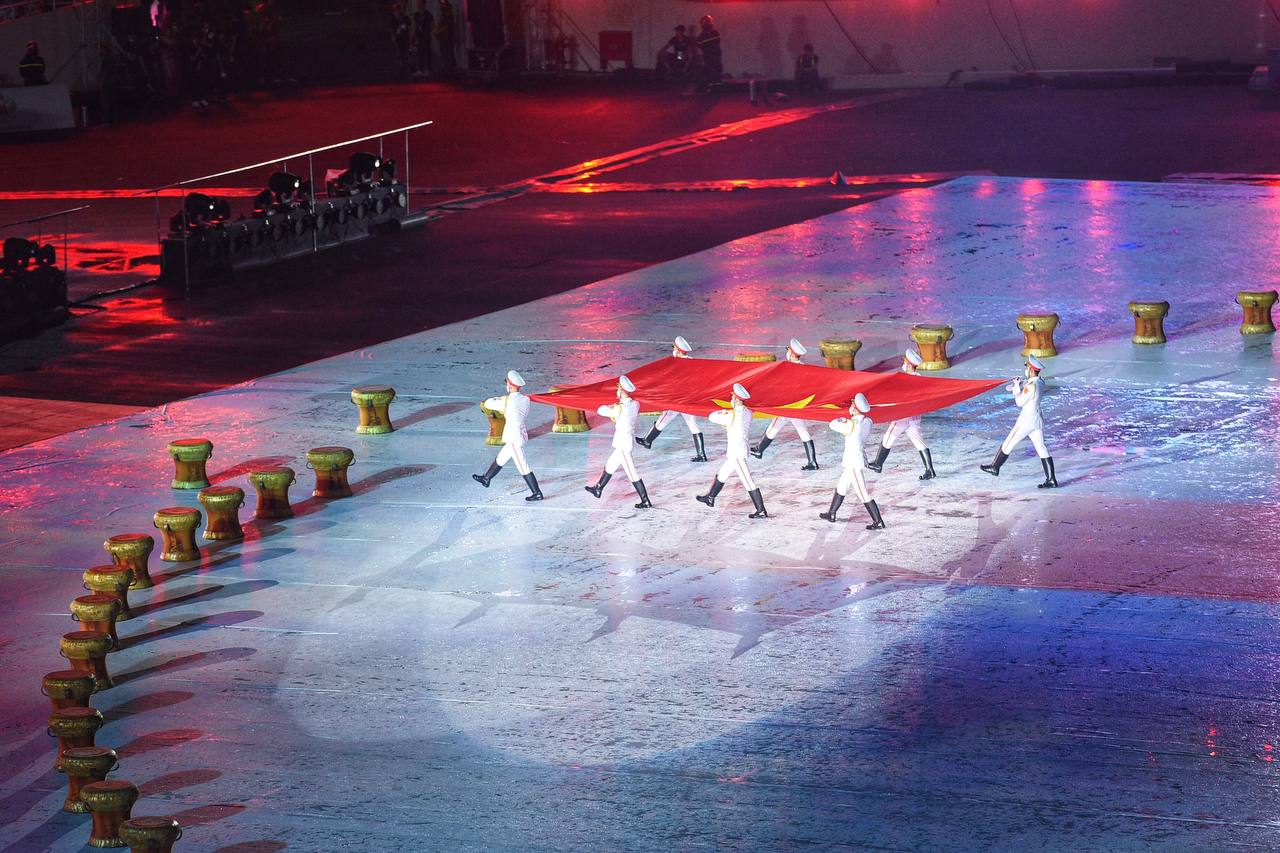 Những hình ảnh ấn tượng trong lễ Khai mạc SEA Games 31 - Vì một Đông Nam Á mạnh mẽ hơn  - Ảnh 3.