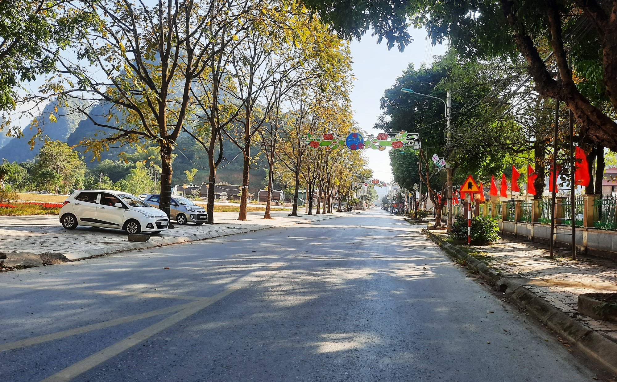 Cao Bằng: 100% điểm du lịch chính của tỉnh được kết nối, đảm bảo giao thông thông suốt - Ảnh 1.