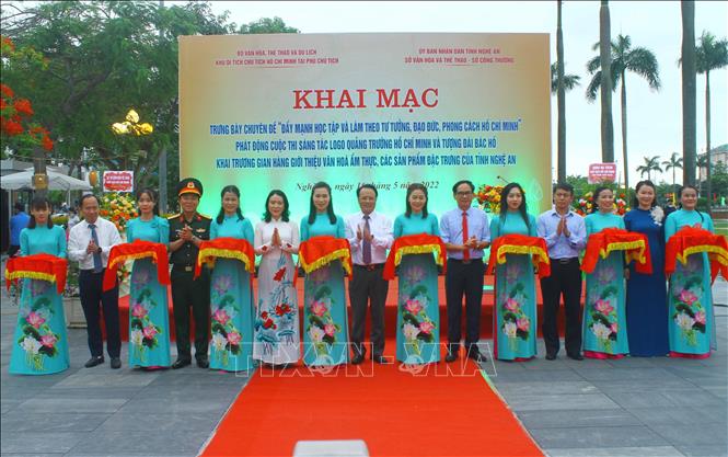 Trưng bày những bức ảnh đẹp, tư liệu quý về Chủ tịch Hồ Chí Minh - Ảnh 1.