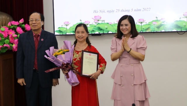Trao giải 16 tác phẩm kịch bản sân khấu xuất sắc về đề tài Thương binh, Liệt sĩ - Ảnh 2.