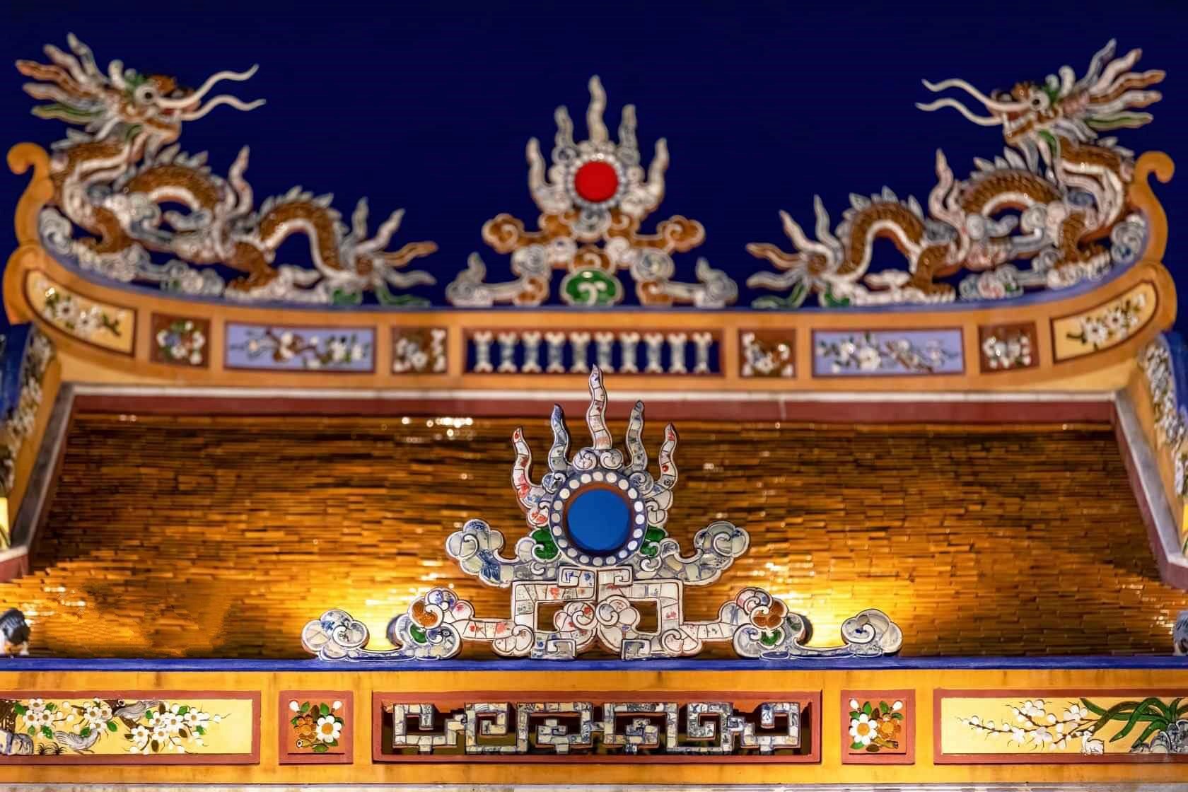Khảm sành sứ - Nghề dân gian tô hình khởi tạo những mảnh vỡ thành nghệ thuật điện đài lăng tẩm cung đình Huế  - Ảnh 1.