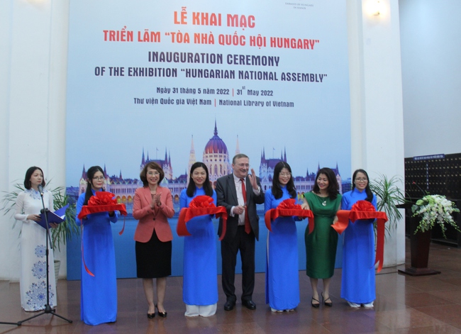 Khai mạc Triển lãm "Tòa nhà Quốc hội Hungary" - Ảnh 3.