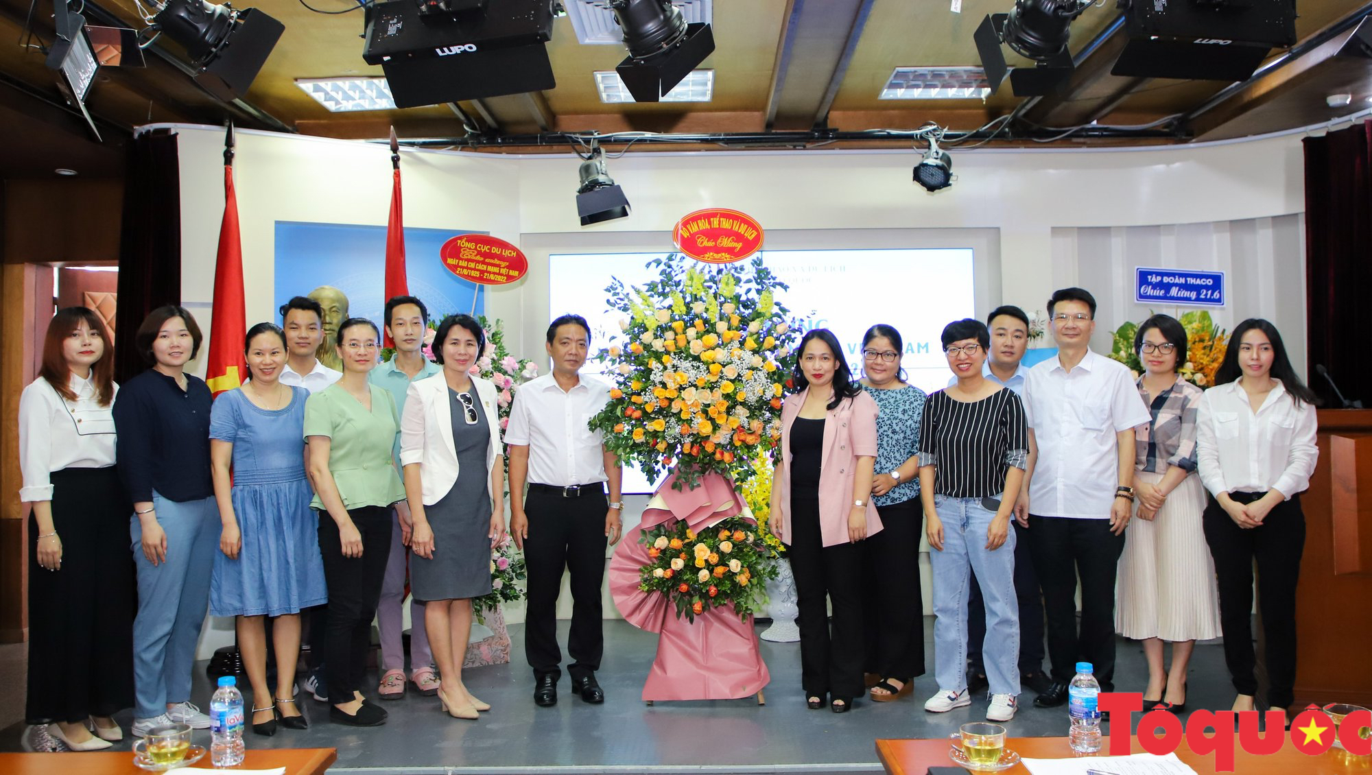 Thứ trưởng Hoàng Đạo Cương thăm và chúc mừng Báo điện tử Tổ Quốc - Ảnh 4.