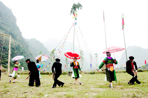 Tôn vinh những giá trị văn hoá truyền thống tốt đẹp của các dân tộc vùng Tây Bắc - Ảnh 1.