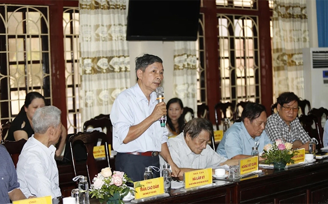 Yên Bái: Gặp mặt, tọa đàm với văn nghệ sĩ về hoạt động văn học nghệ thuật - Ảnh 4.