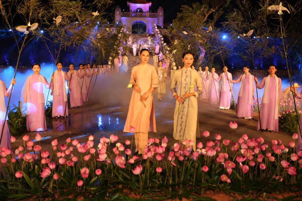 Quảng Ninh: Phát huy các giá trị văn hóa để phát triển du lịch - Ảnh 1.
