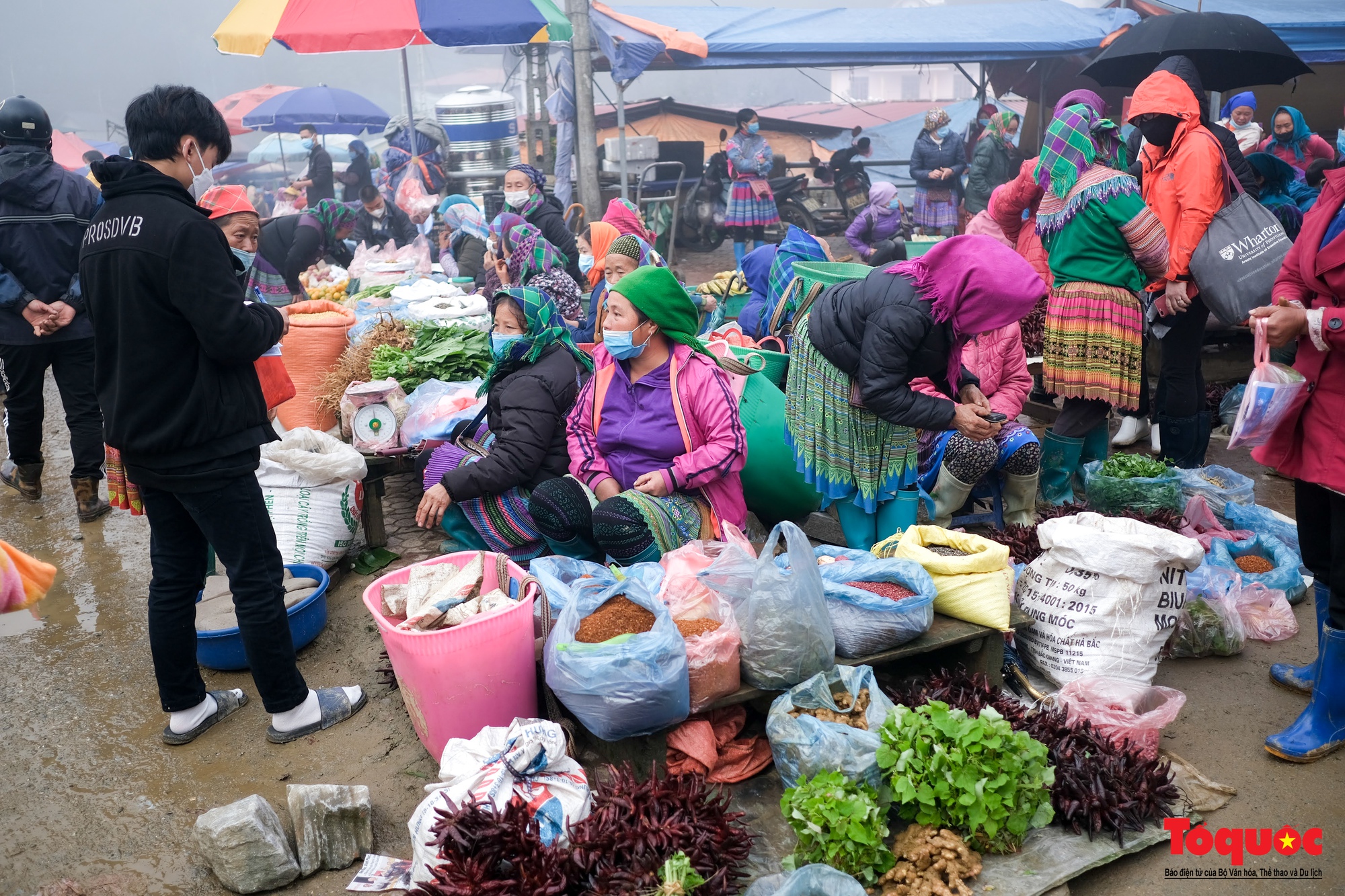 Chợ phiên Bắc Hà - Nét đẹp nguyên sơ ở vùng cao Tây Bắc - Ảnh 2.