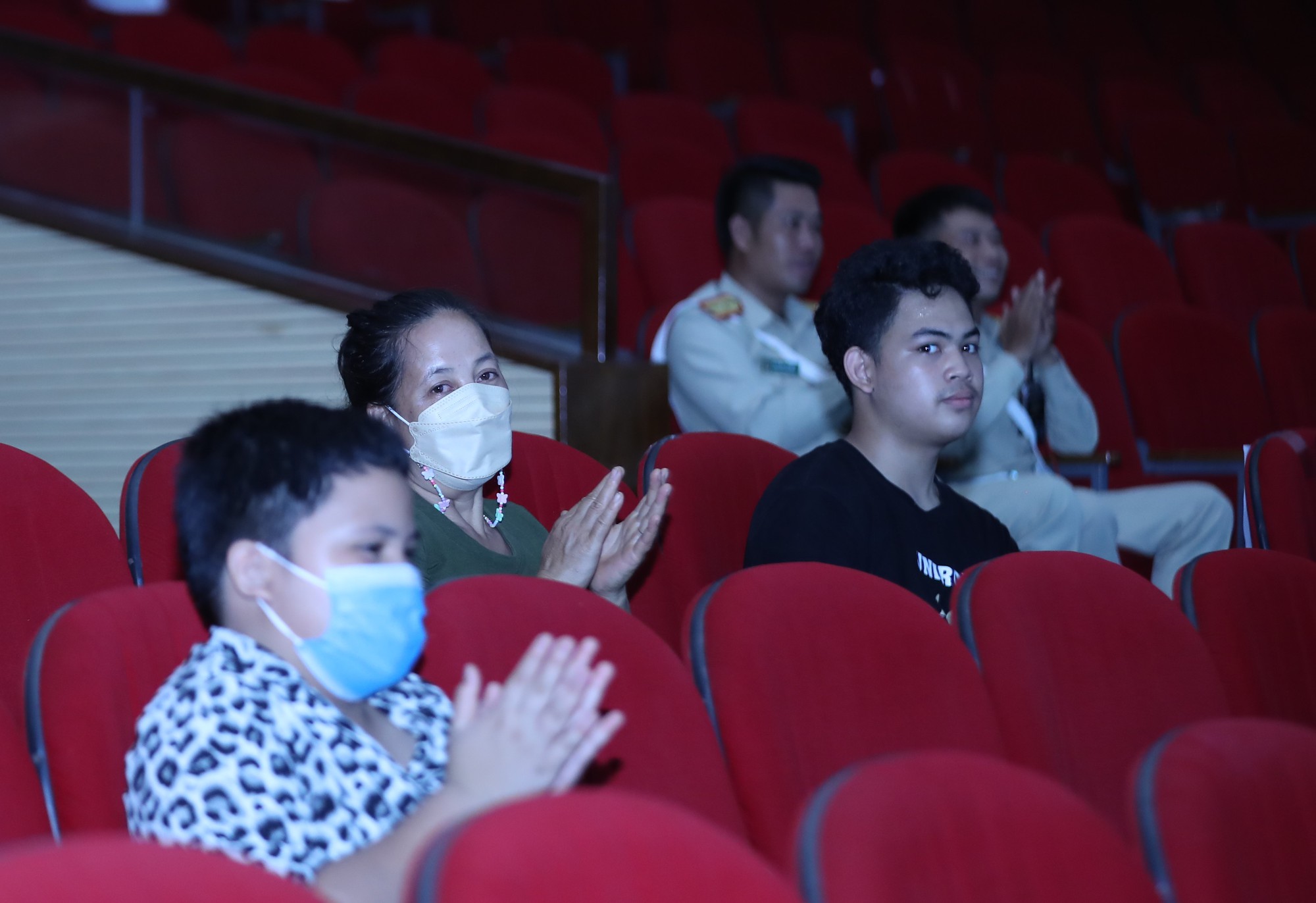 Ảnh: Thứ trưởng hai nước Việt Nam- Lào dự buổi tổng duyệt chương trình nghệ thuật "Hồn sen Việt- Hương sắc Chăm Pa” - Ảnh 4.