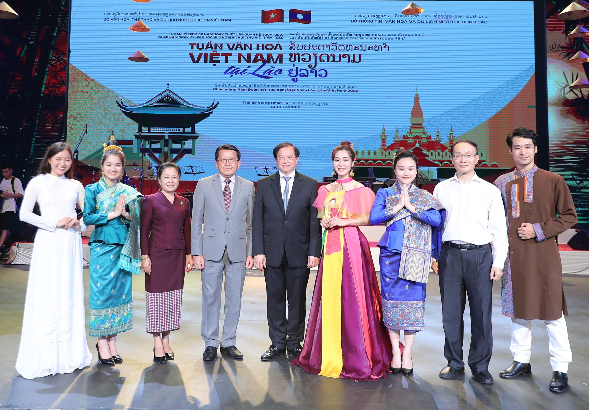 Ảnh: Thứ trưởng hai nước Việt Nam- Lào dự buổi tổng duyệt chương trình nghệ thuật "Hồn sen Việt- Hương sắc Chăm Pa” - Ảnh 8.