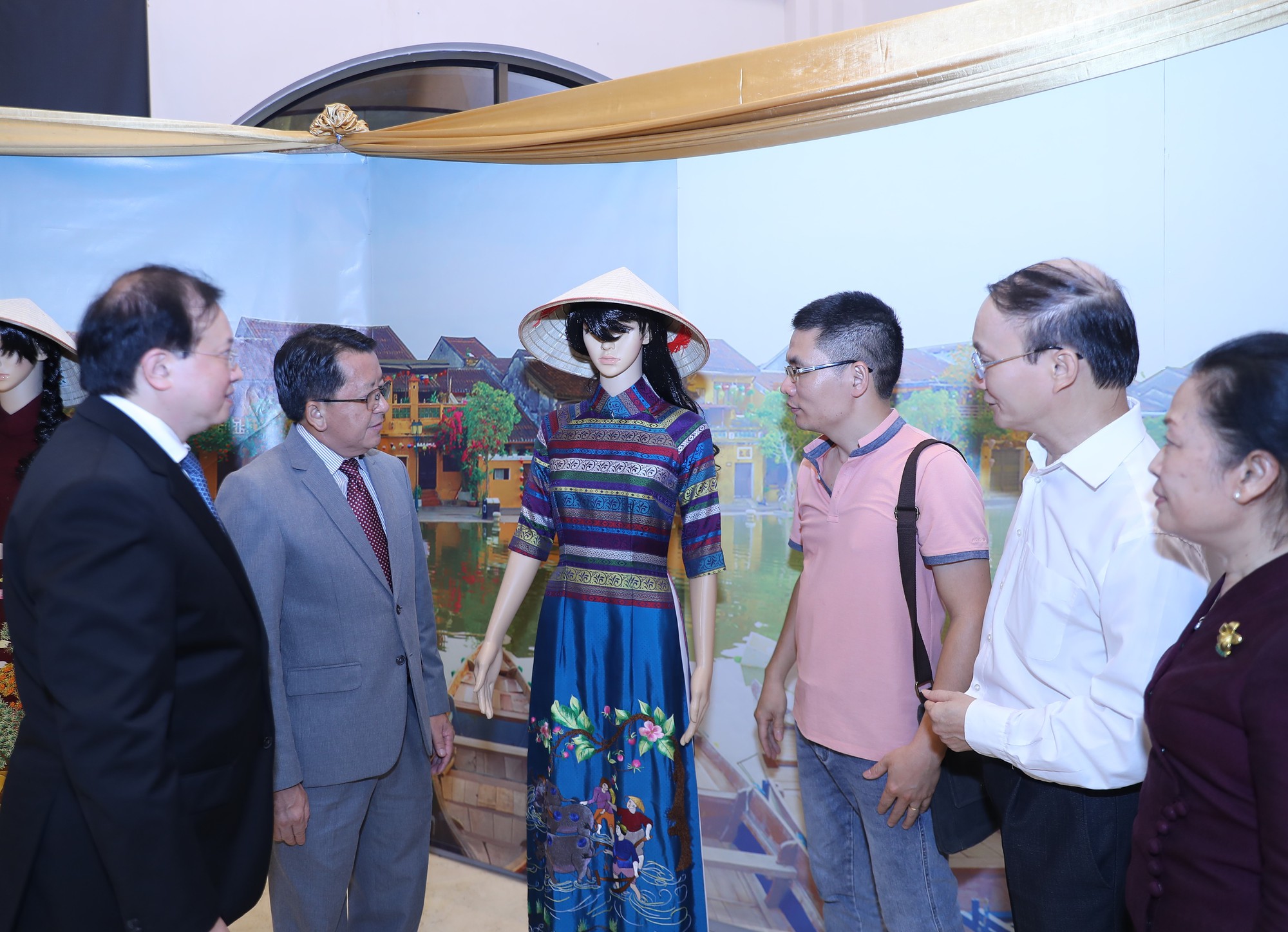 Ảnh: Thứ trưởng hai nước Việt Nam- Lào dự buổi tổng duyệt chương trình nghệ thuật "Hồn sen Việt- Hương sắc Chăm Pa” - Ảnh 11.