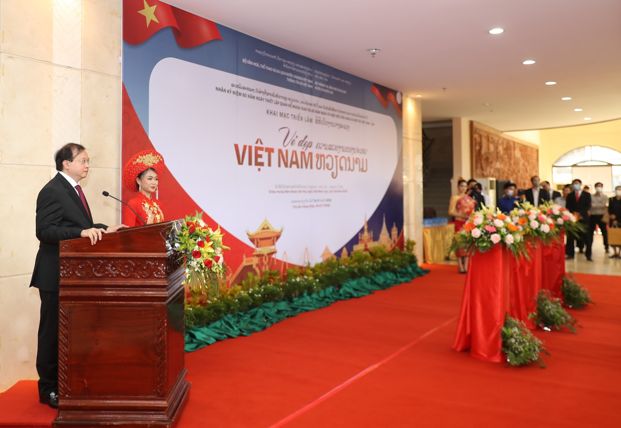 Khai mạc triển lãm "Việt Nam tươi đẹp" tại thủ đô Viêng Chăn, Lào - Ảnh 3.