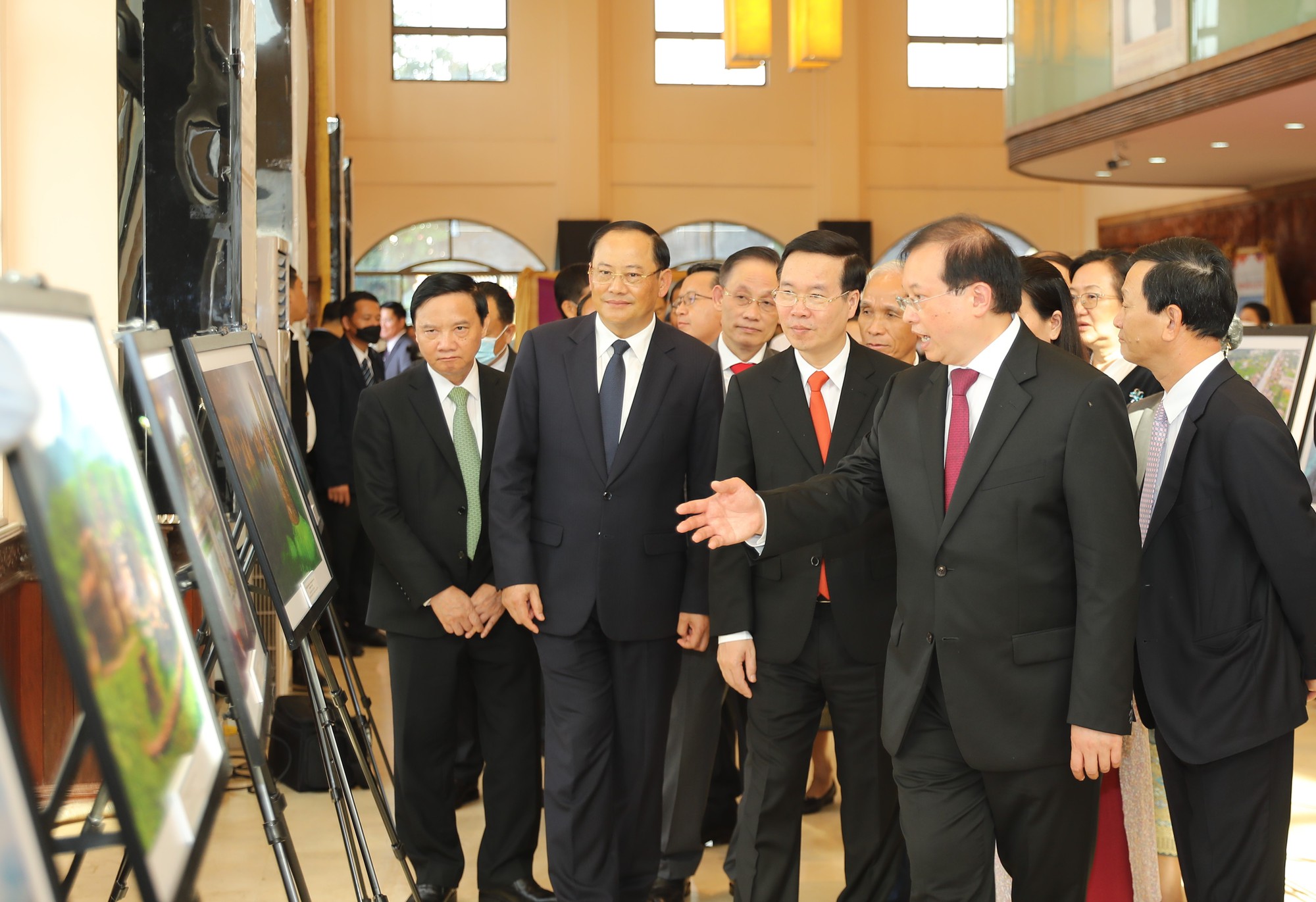 Khai mạc triển lãm "Việt Nam tươi đẹp" tại thủ đô Viêng Chăn, Lào - Ảnh 7.