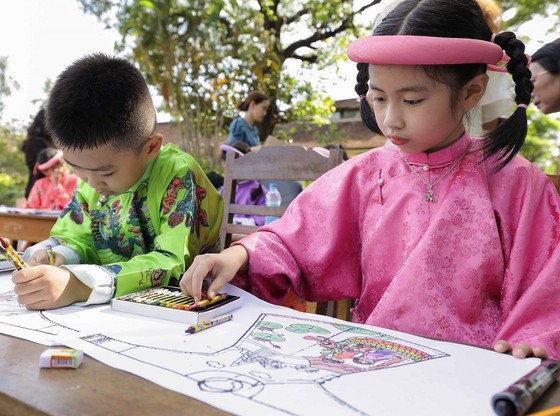 Phát triển văn hóa, con người Huế theo tinh thần Nghị quyết 54 - Ảnh 2.