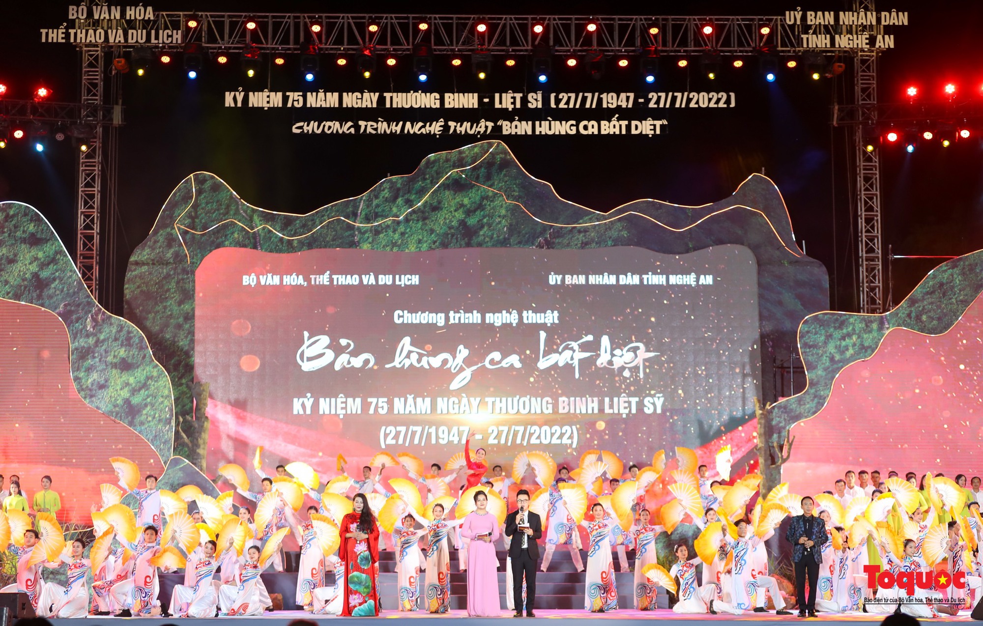 Bộ trưởng Nguyễn Văn Hùng:  "Bản hùng ca bất diệt" là khúc tráng ca kính dâng các anh hùng liệt sĩ dịp 27/7 - Ảnh 3.
