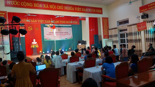 Công đoàn Bộ VHTTDL thăm, tặng quà tri ân và biểu diễn nghệ thuật tại Phú Thọ - Ảnh 3.