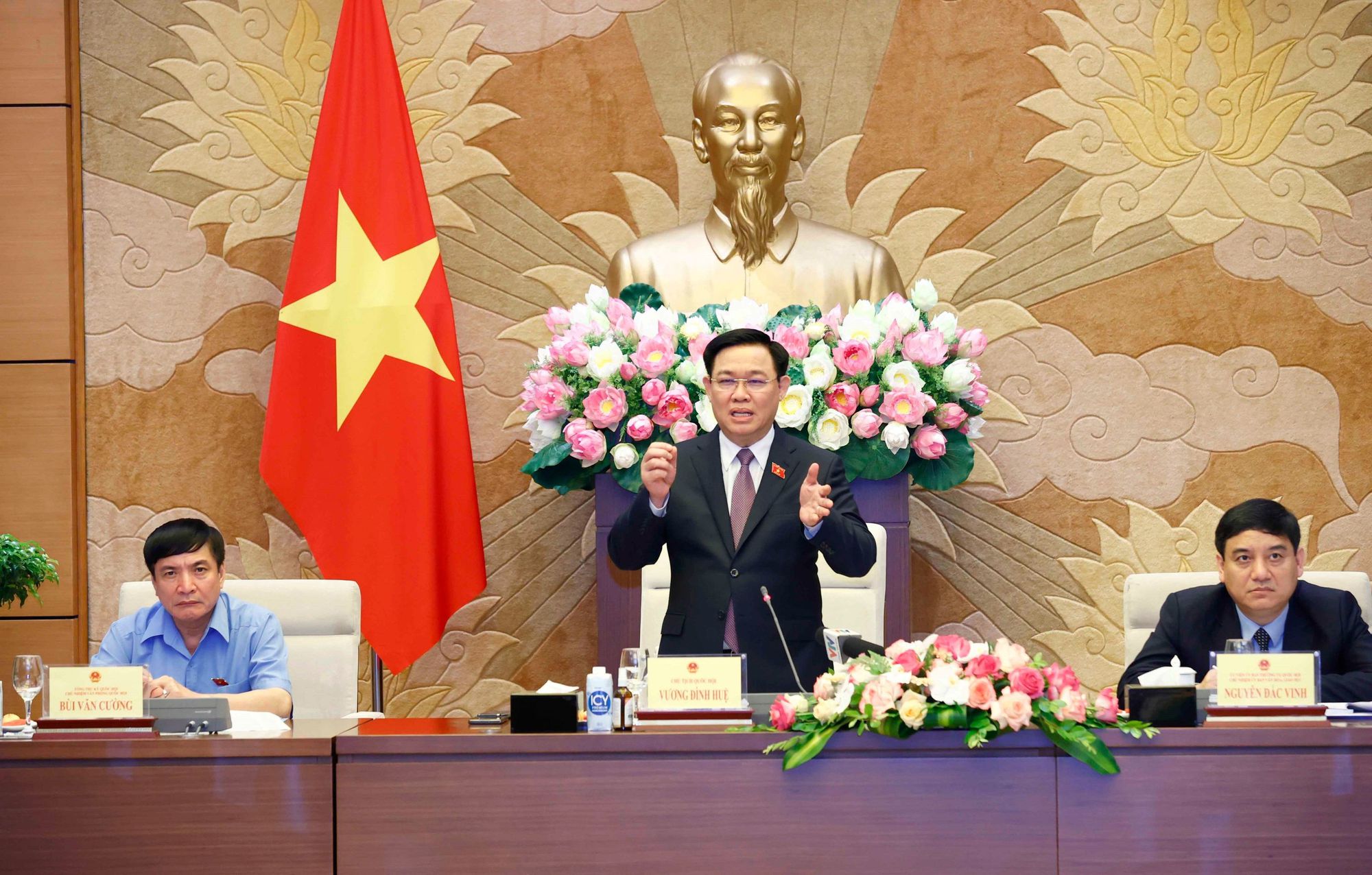 Chủ tịch Quốc hội: Đâu đó trong tư duy, nhận thức và hành động vẫn chưa coi du lịch là một ngành kinh tế - Ảnh 1.