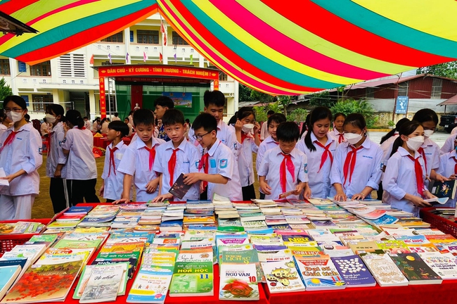 43 tập thể, cá nhân đoạt giải Cuộc thi Đại sứ Văn hóa đọc Cao Bằng năm 2022 - Ảnh 1.