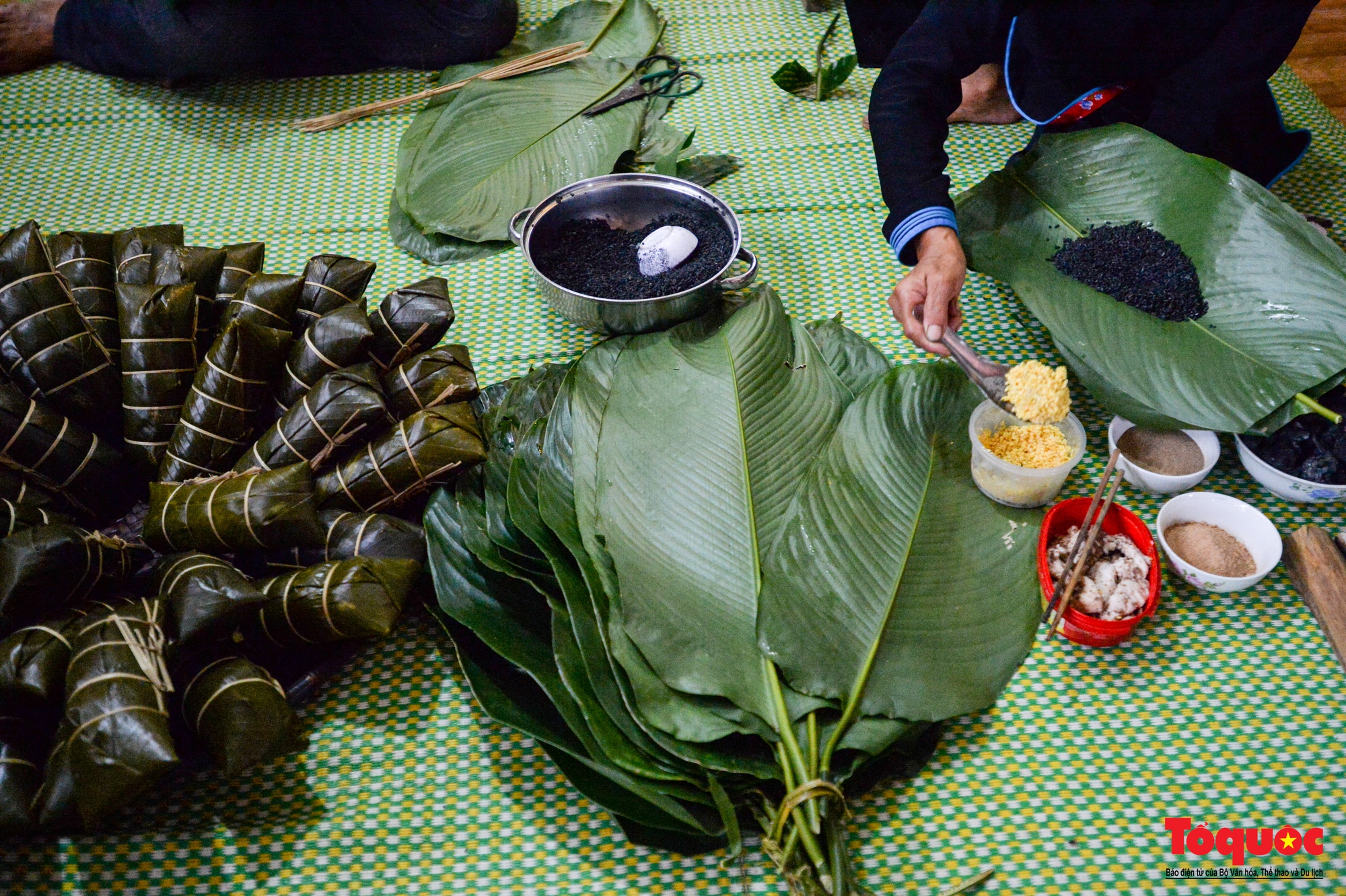 Bánh chưng đen - Tinh hoa ẩm thực của người Tày Bắc Hà - Ảnh 12.