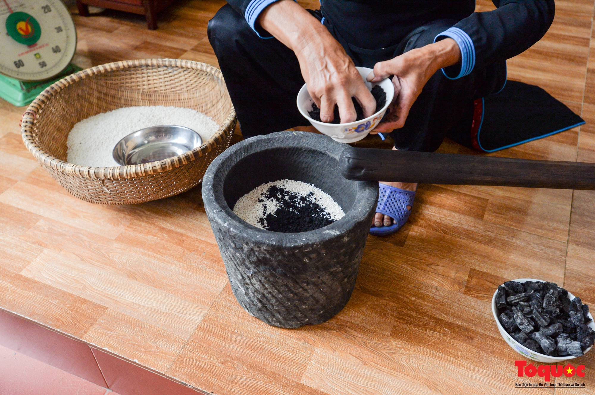 Bánh chưng đen - Tinh hoa ẩm thực của người Tày Bắc Hà - Ảnh 3.