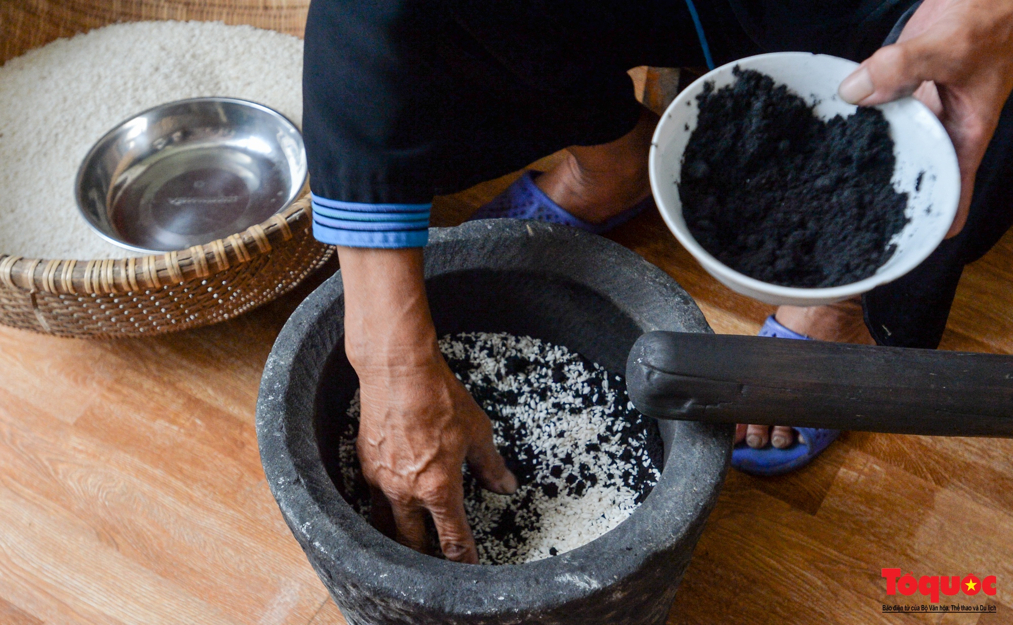 Bánh chưng đen - Tinh hoa ẩm thực của người Tày Bắc Hà - Ảnh 4.