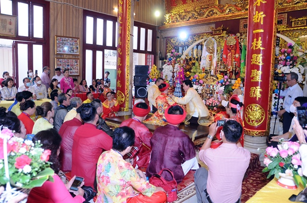 Nhìn lại 5 năm Thực hành "Tín ngưỡng thờ Mẫu Tam phủ của người Việt”: Vui mừng xen lẫn nỗi lo - Ảnh 2.