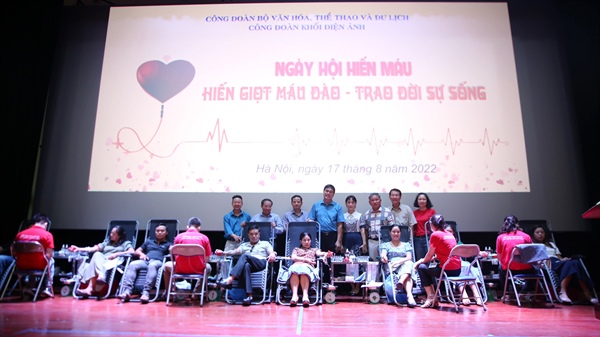 Công đoàn Bộ Văn hóa, Thể thao và Du lịch tổ chức hoạt động hiến máu tình nguyện - Ảnh 3.