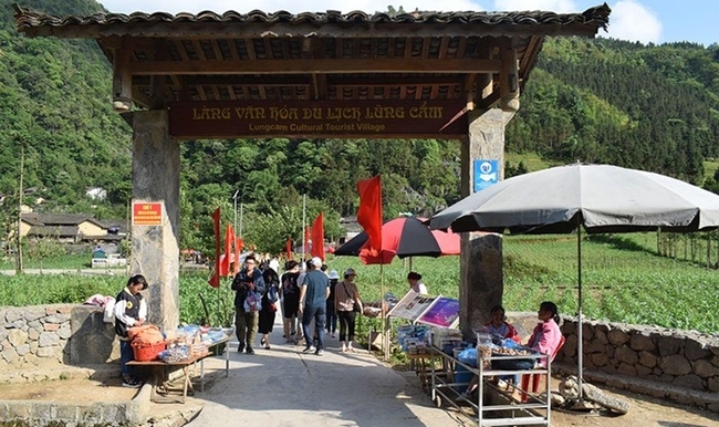 Hà Giang: Bảo tồn bản sắc văn hóa các dân tộc gắn với phát triển du lịch - Ảnh 2.