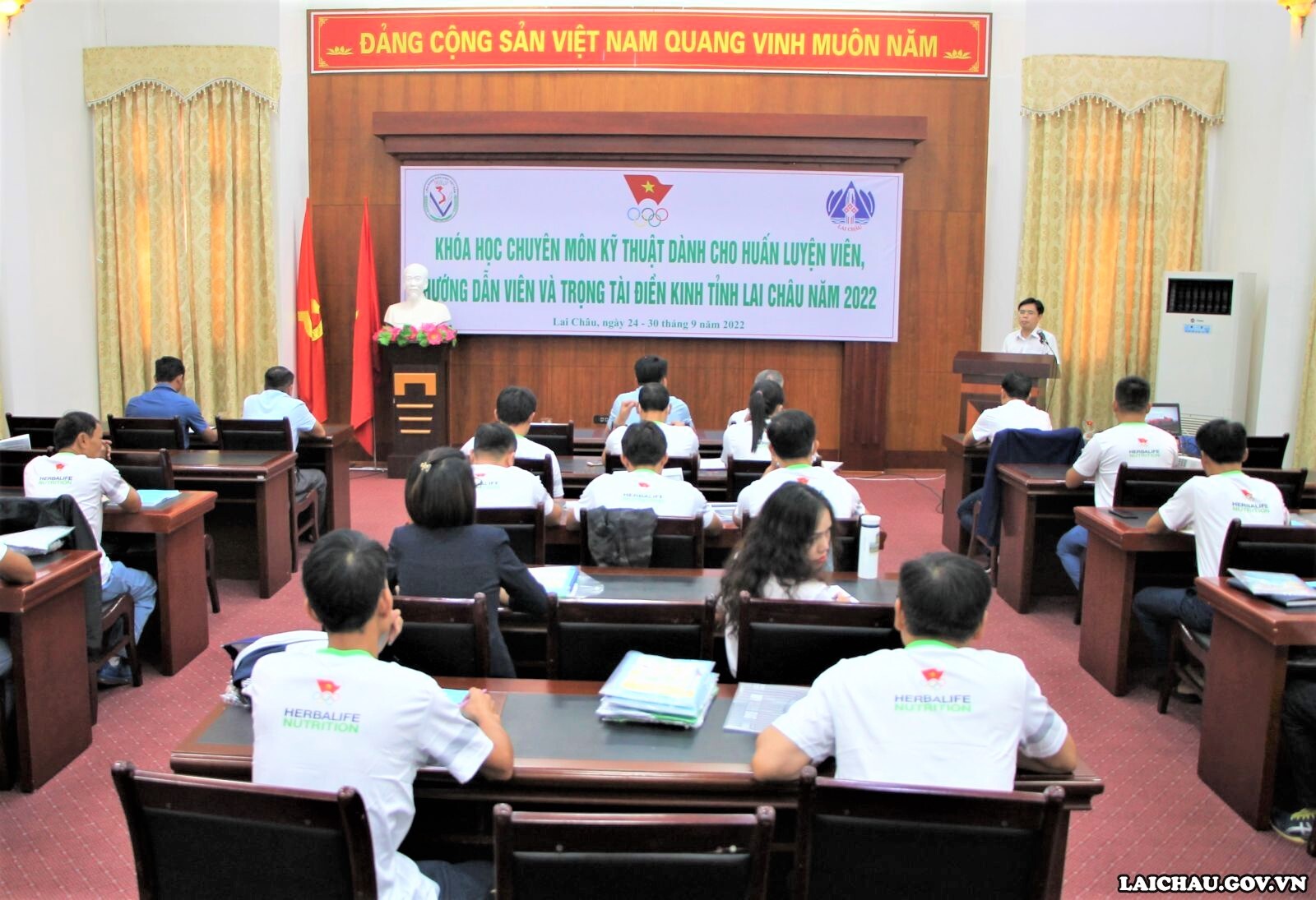 Khóa học chuyên môn kỹ thuật dành cho huấn luyện viên, hướng dẫn viên và trọng tài điền kinh tỉnh Lai Châu năm 2022 - Ảnh 1.