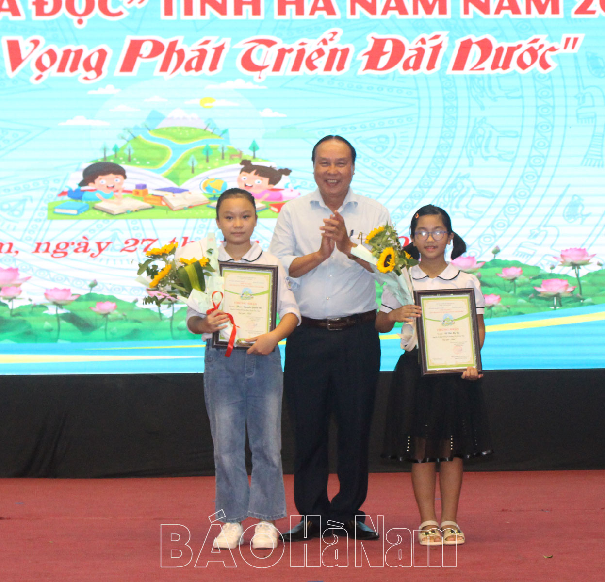 Hà Nam: Bế mạc và tổng kết Cuộc thi Đại sứ văn hóa đọc và Cuộc thi Nét vẽ xanh năm 2022 - Ảnh 1.