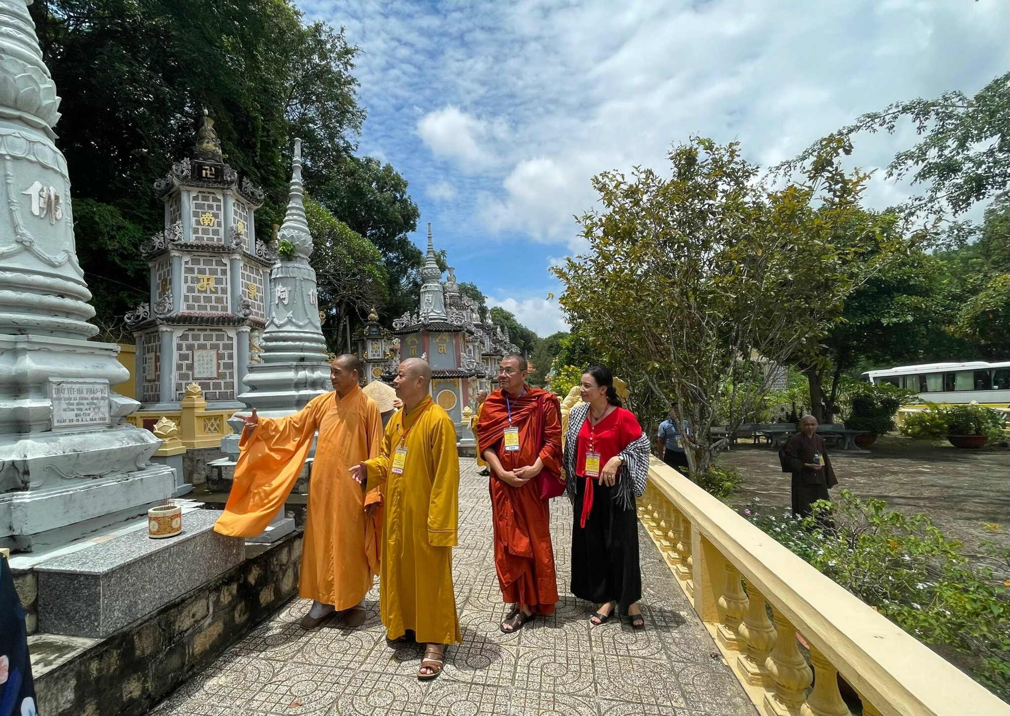 Bảo tàng lịch sử quốc gia tham gia khảo sát kiến trúc, di sản văn hóa Phật giáo Việt Nam tại các tỉnh Nam Bộ - Ảnh 1.