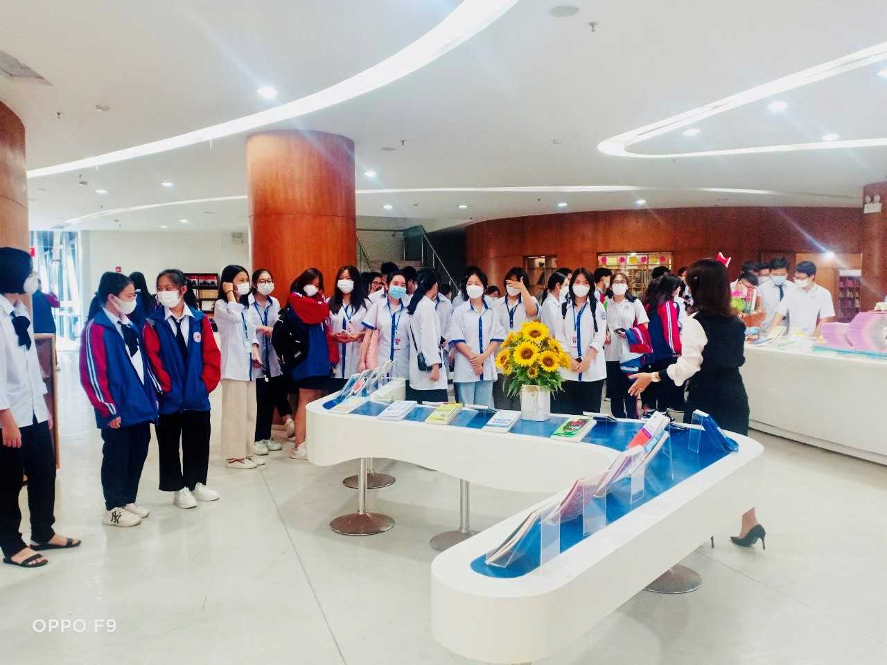 Tọa đàm “Chuyển đổi số thúc đẩy các hoạt động trong hệ thống Thư viện tỉnh Quảng Ninh" - Ảnh 3.