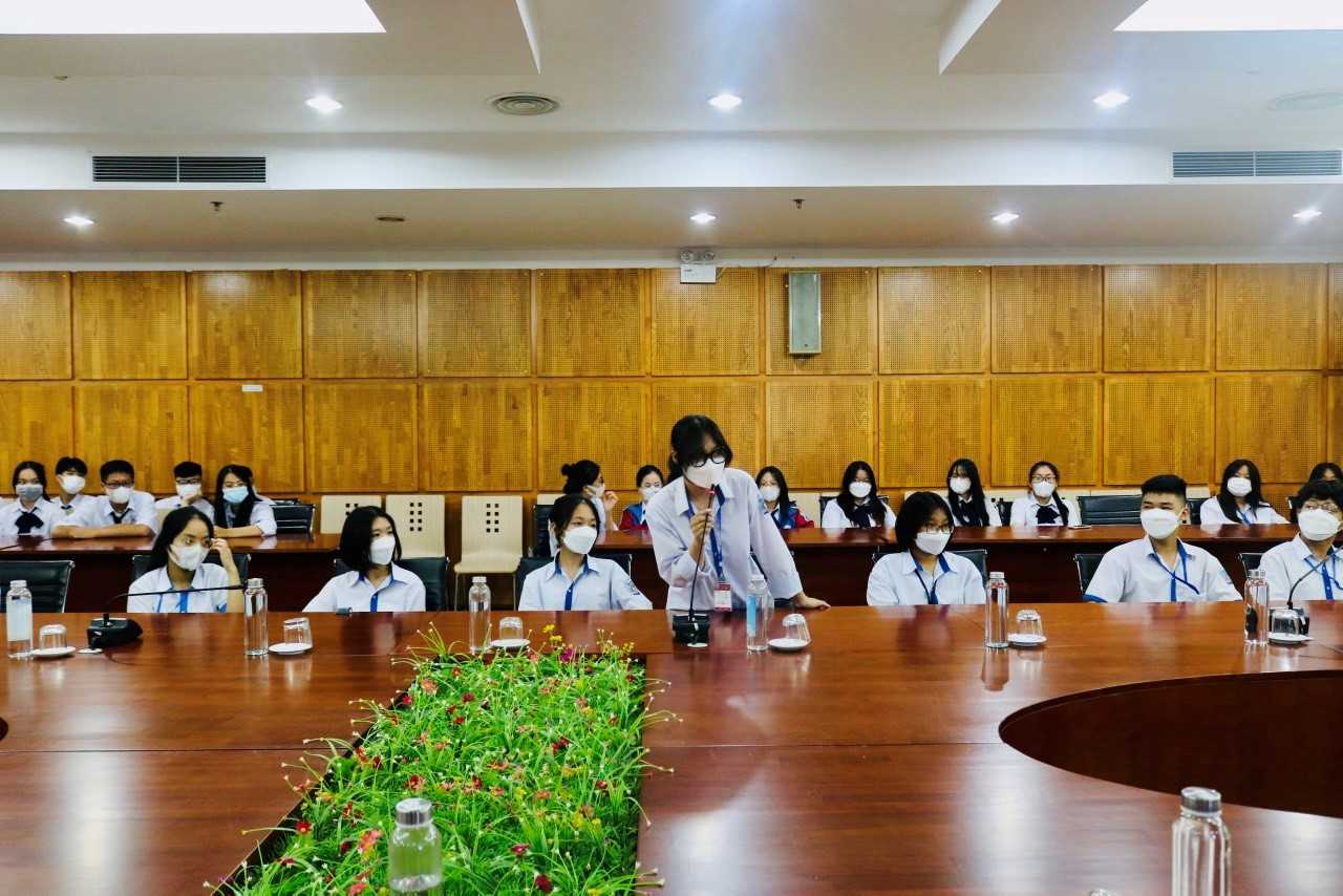 Tọa đàm “Chuyển đổi số thúc đẩy các hoạt động trong hệ thống Thư viện tỉnh Quảng Ninh" - Ảnh 2.