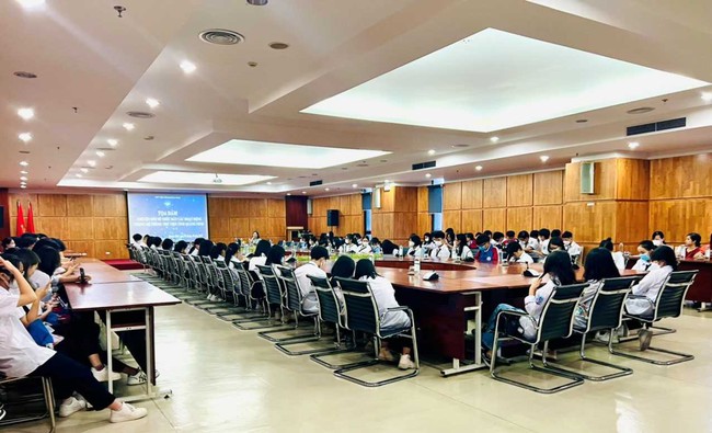 Tọa đàm “Chuyển đổi số thúc đẩy các hoạt động trong hệ thống Thư viện tỉnh Quảng Ninh" - Ảnh 1.