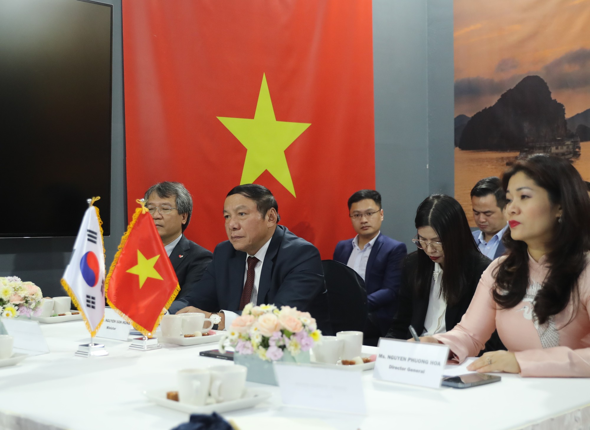 Bộ trưởng Nguyễn Văn Hùng hội đàm với Bộ trưởng VHTTDL Hàn Quốc Park Bo Gyun - Ảnh 2.
