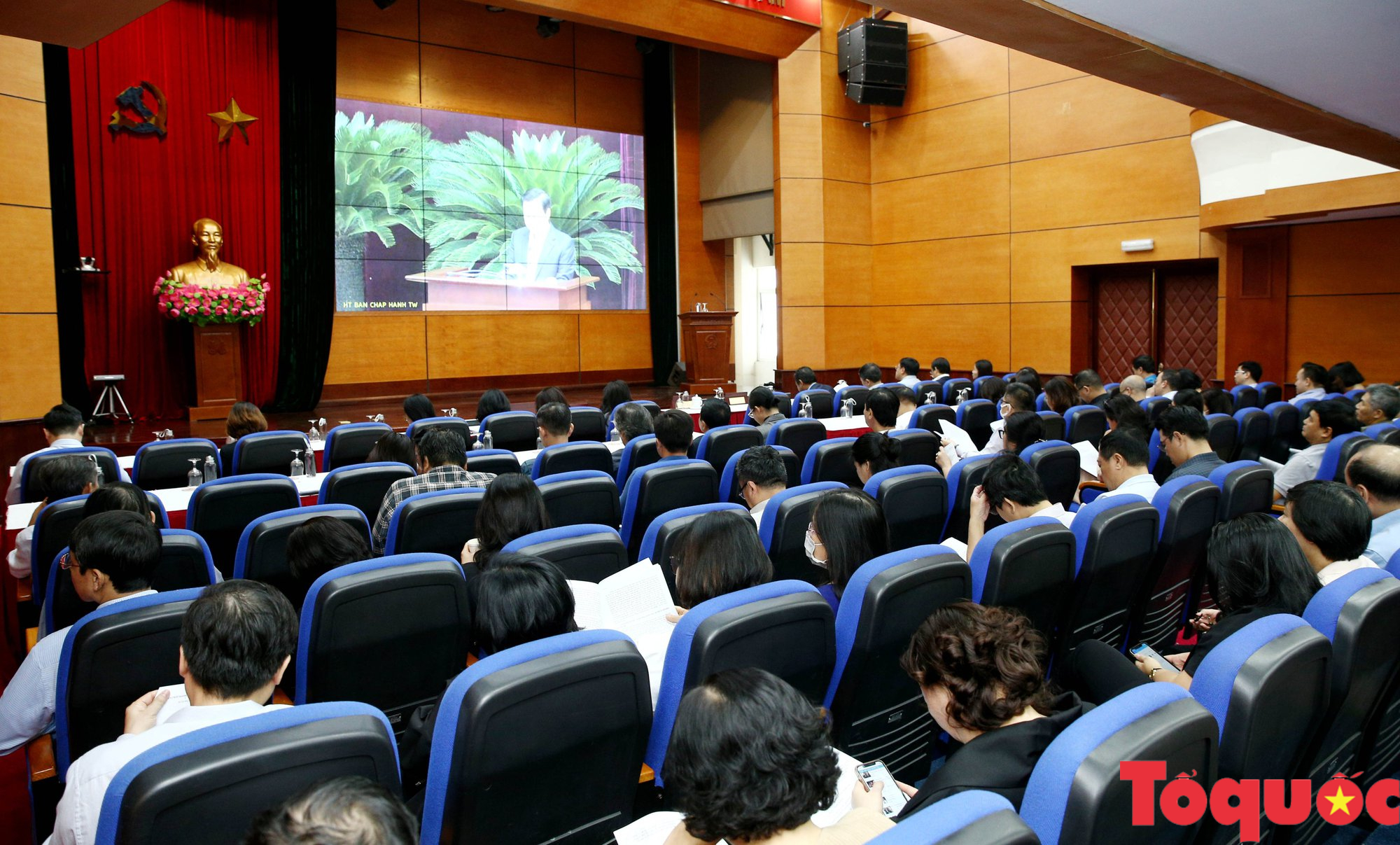 Quán triệt, triển khai Nghị quyết của Bộ Chính trị về phát triển vùng Đông Nam Bộ - Ảnh 4.