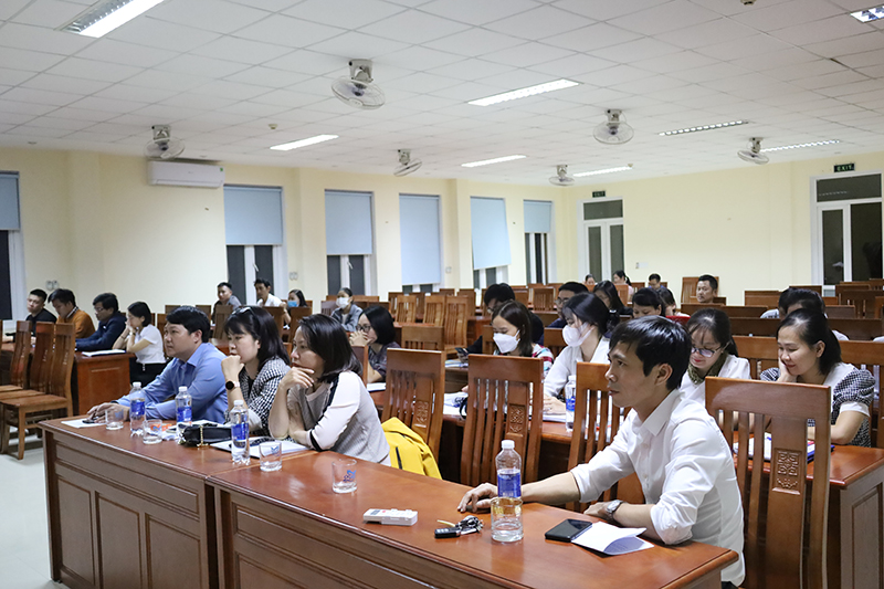 Quảng Bình: Khai giảng khoá bồi dưỡng tiếng Anh cho nhân viên du lịch - Ảnh 1.