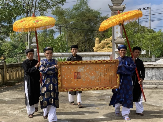 Đẩy mạnh số hóa tài liệu Hán - Nôm để lưu giữ “báu vật” của cộng đồng - Ảnh 1.