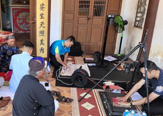 Đẩy mạnh số hóa tài liệu Hán - Nôm để lưu giữ “báu vật” của cộng đồng - Ảnh 2.