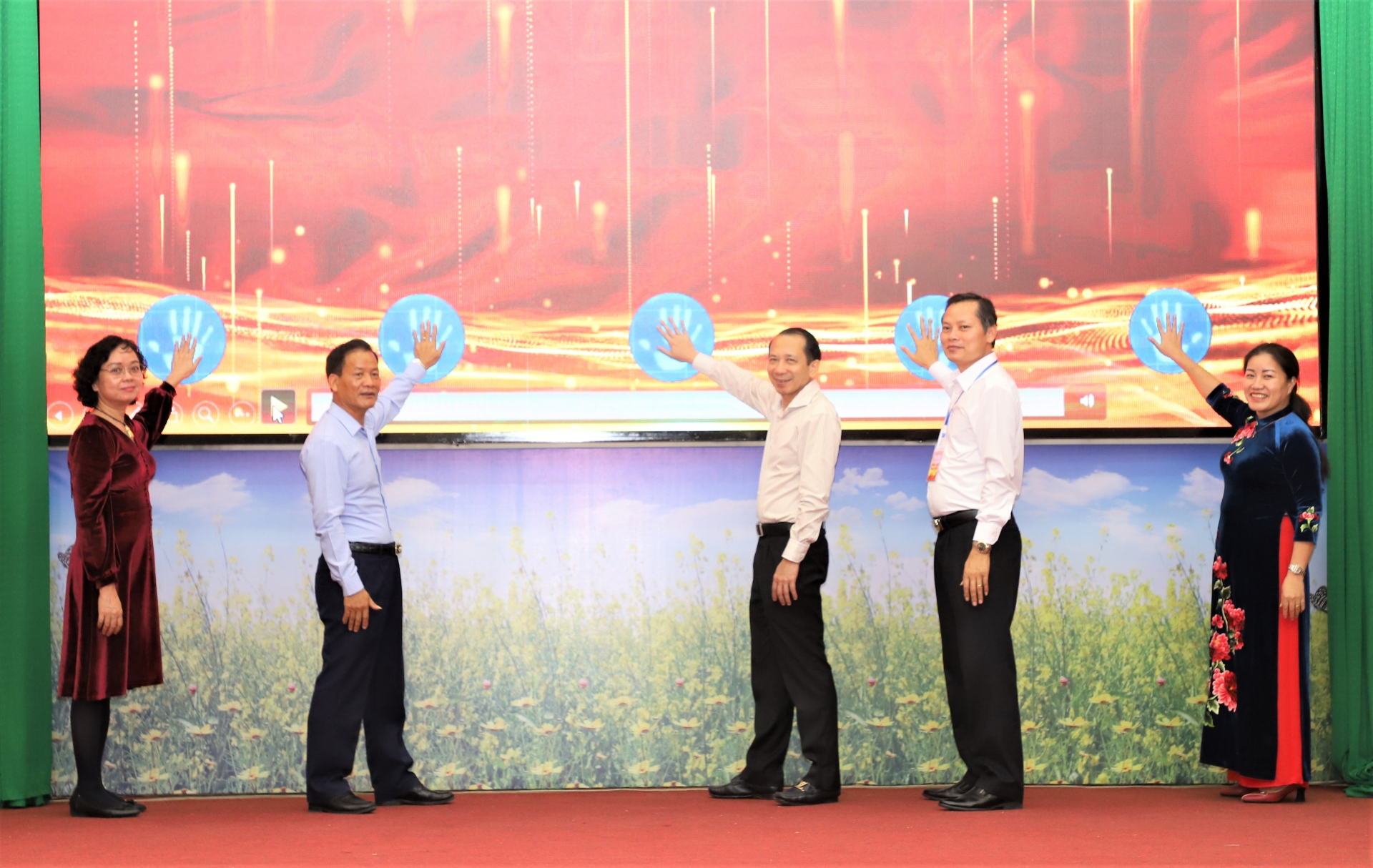 Hà Giang: Hội thảo xây dựng sản phẩm du lịch và ra mắt sản phẩm “Về với địa chỉ đỏ - Căng Bắc Mê” - Ảnh 1.